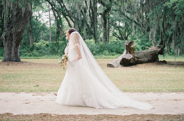 20 Timelessly Beautiful Blusher Short Veils We Love! - Praise Wedding